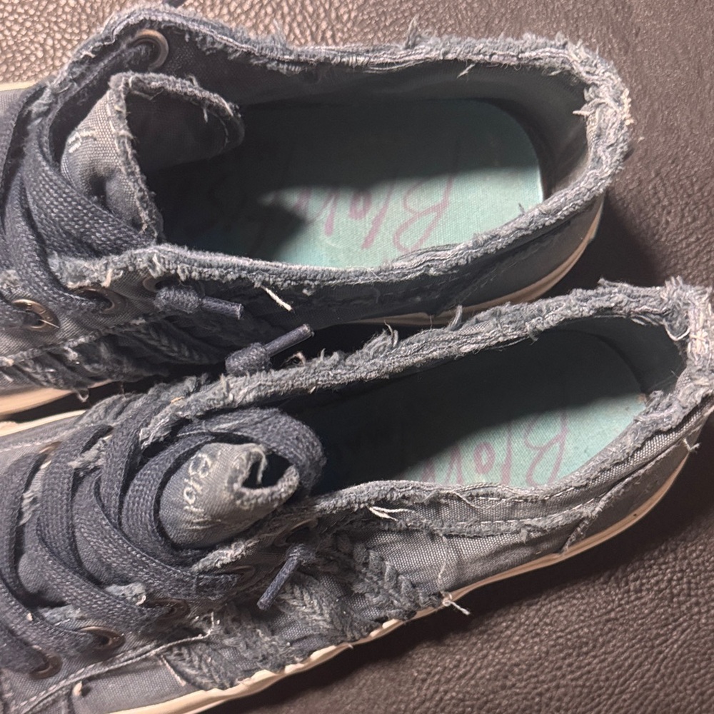 Women's Black Canvas Sneakers - Picture 7 of 7